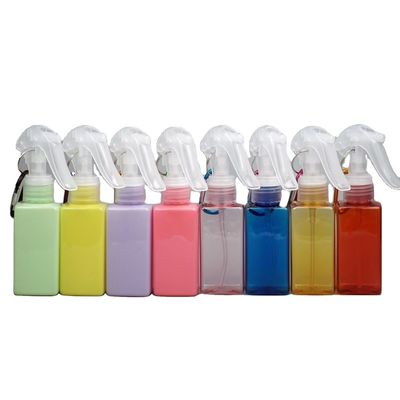 Εκτύπωση οθόνης 100 ml PET τετραγωνικό σχήμα φιάλη σπρέι με φορητό κροσέ