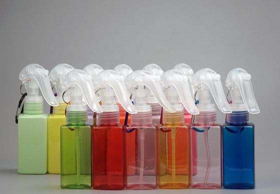 Εκτύπωση οθόνης 100 ml PET τετραγωνικό σχήμα φιάλη σπρέι με φορητό κροσέ